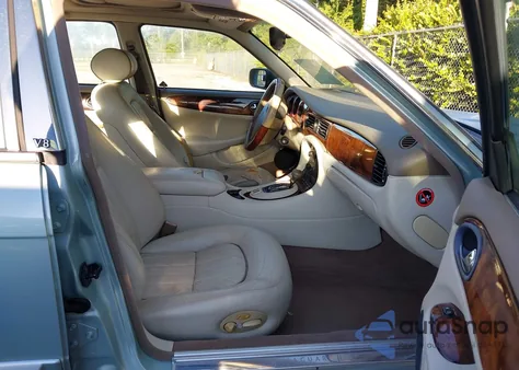 2002 Jaguar Xj8 z USA, uszkodzony, nr VIN SAJDA14C22LF44353